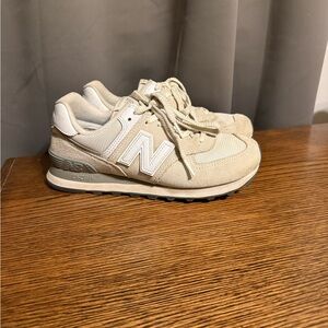 New Balance 574 Women's Shoes in Cream and White